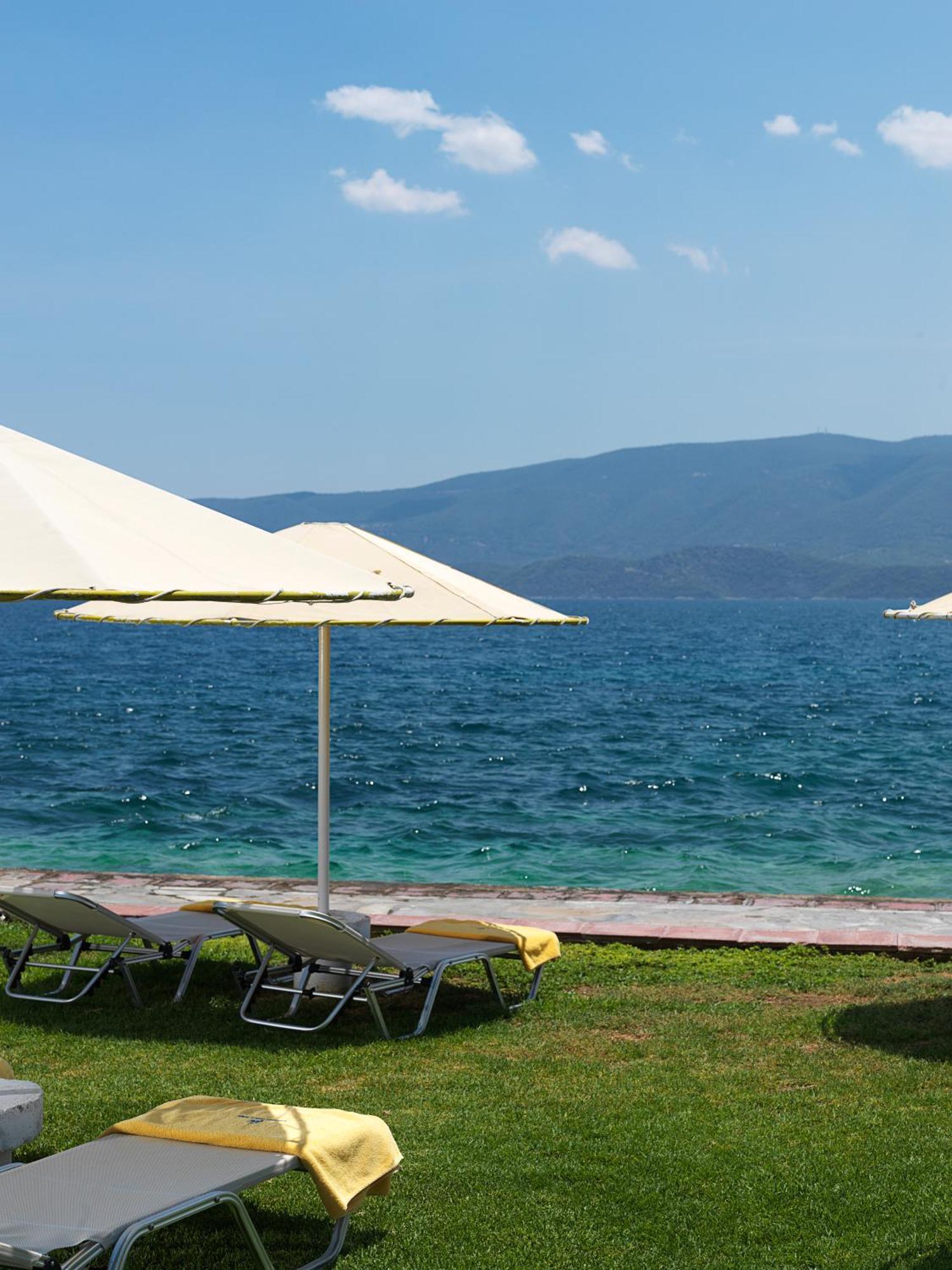 Kalamaki Beach Resort Isthmia Exterior foto